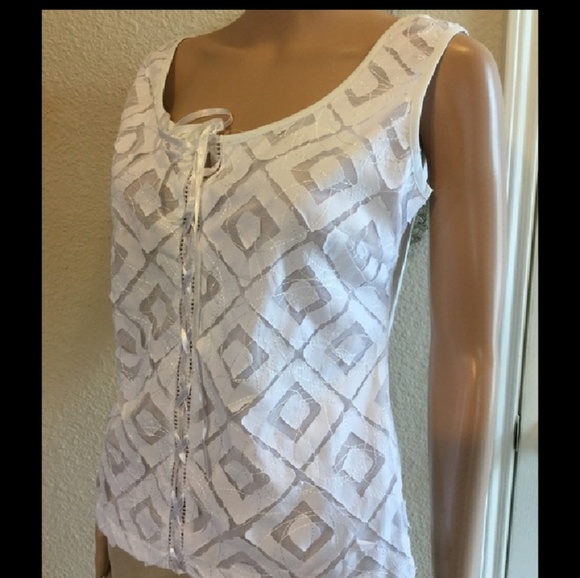 Cute sleeveless top - Picture 1 of 4